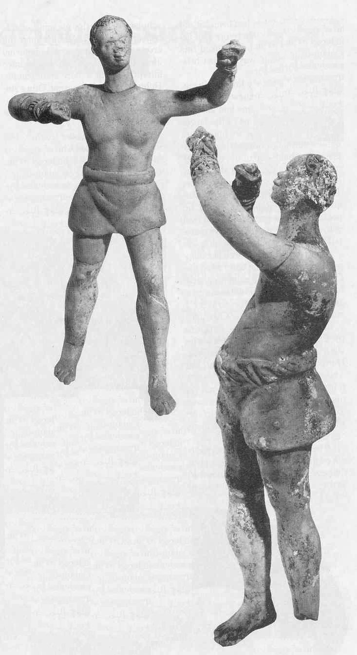 Afrikai ökölvívók terrakottaszobrocskái Olaszországból (Kr. e. 2. vagy 1. század). Kesztyűjük a római caestus, ólomgolyókkal felszerelve, mellyel durvább ütés mérhető. Az idősebb, kopaszodó ökölvívó épp egy ütéstől tántorodott meg